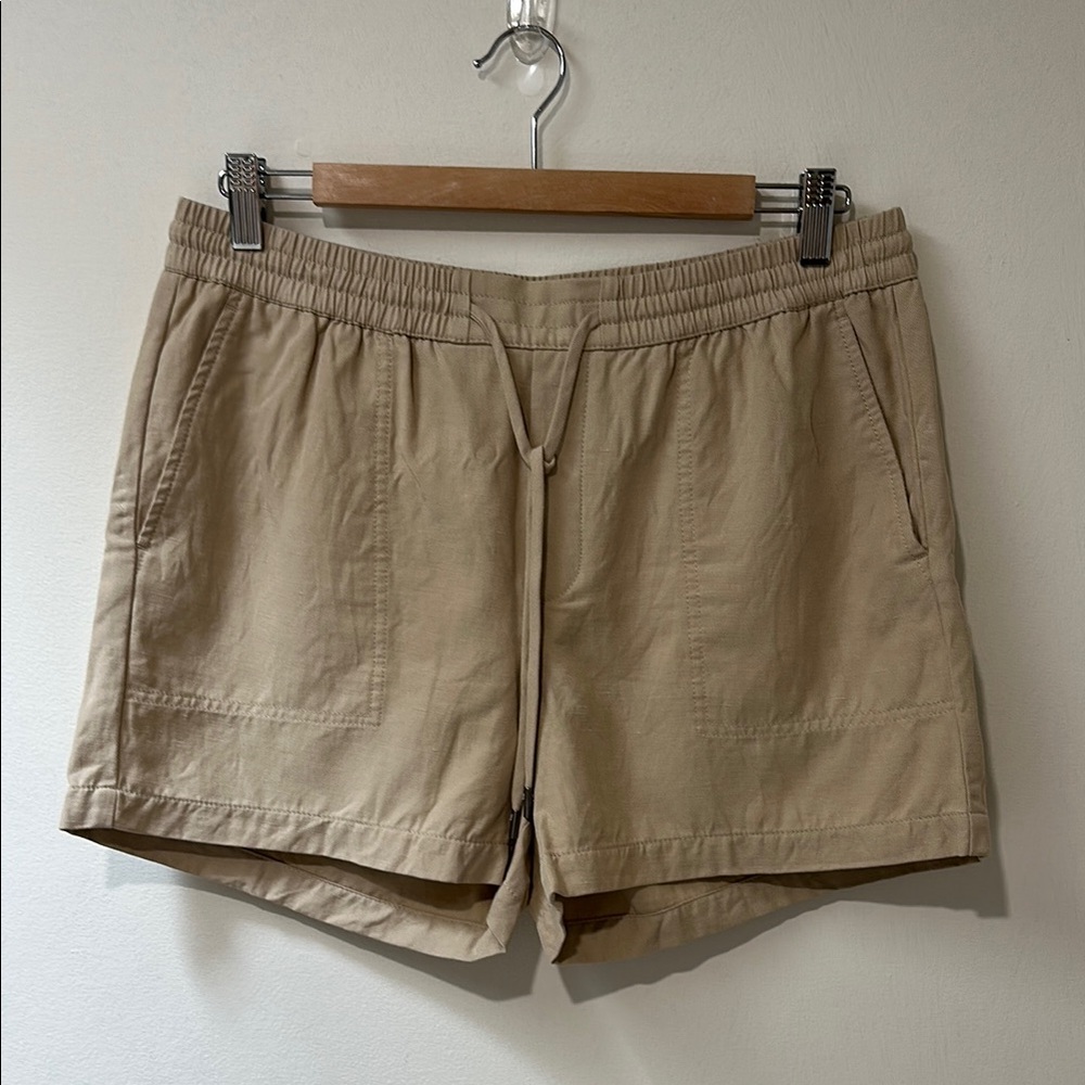 Banana Republic Women's Tan Casual High Waisted Shorts size medium